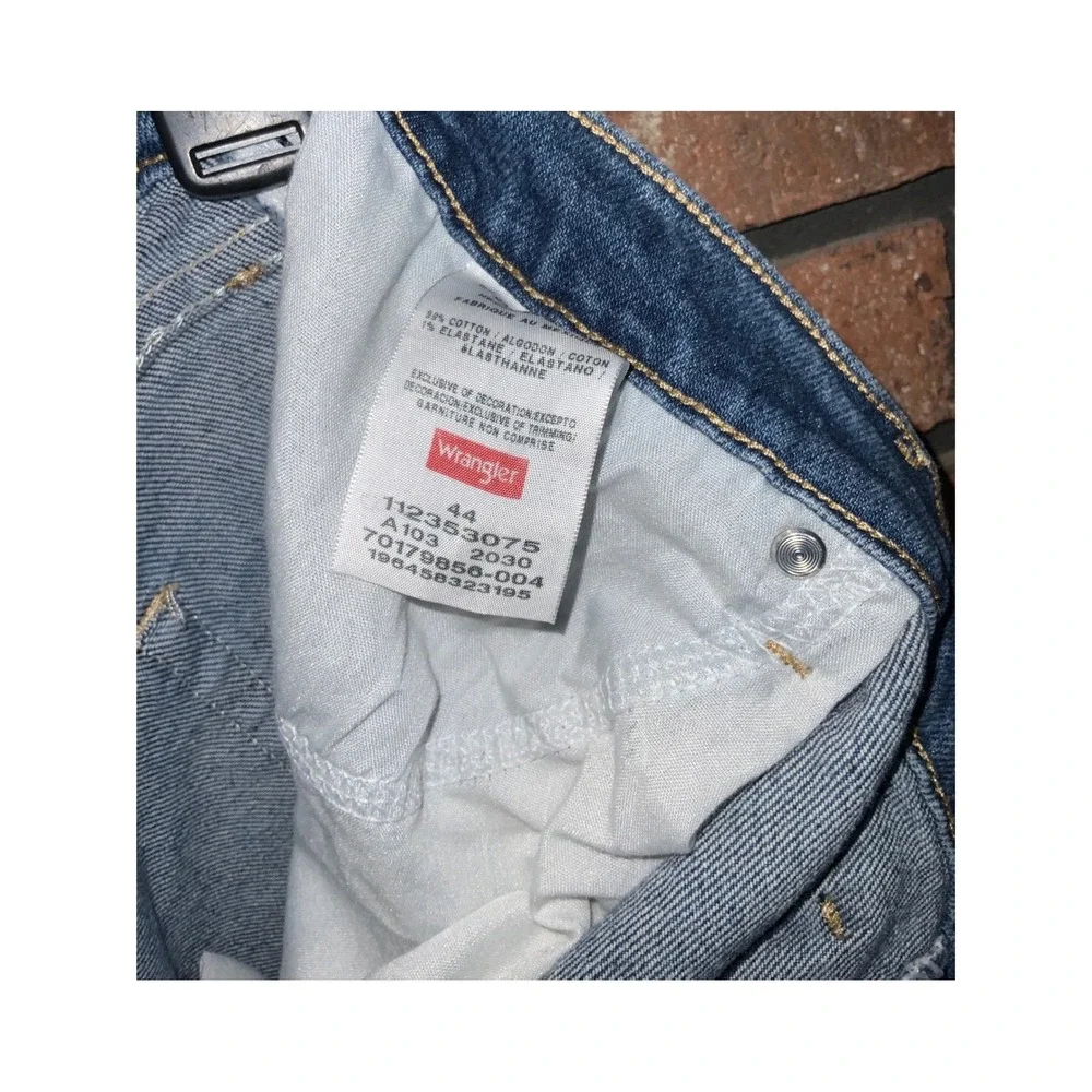 Wrangler Mens Relaxed Fit Denim Shorts Medium Wash Blue 5-Pocket Classic Size 44
